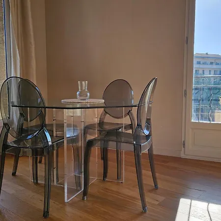 Grand Avec Vue Sur La Fontaine De La Rotonde *